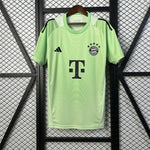 Load image into Gallery viewer, Bayern de Munique Goalkeeper Kit 25-26