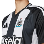 Load image into Gallery viewer, camisa-jersey-camiseta-newcastle-home-titular-casa-preto-branco-2024-2025-premier-league-inglesa-inglaterra